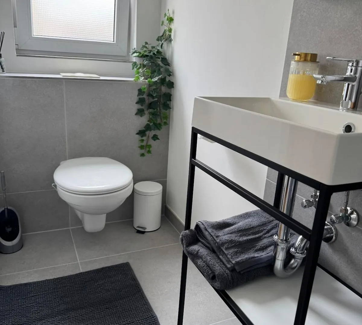 1-Zimmer Apartment, Zentraler Lage Erlangen 0*,  Németország